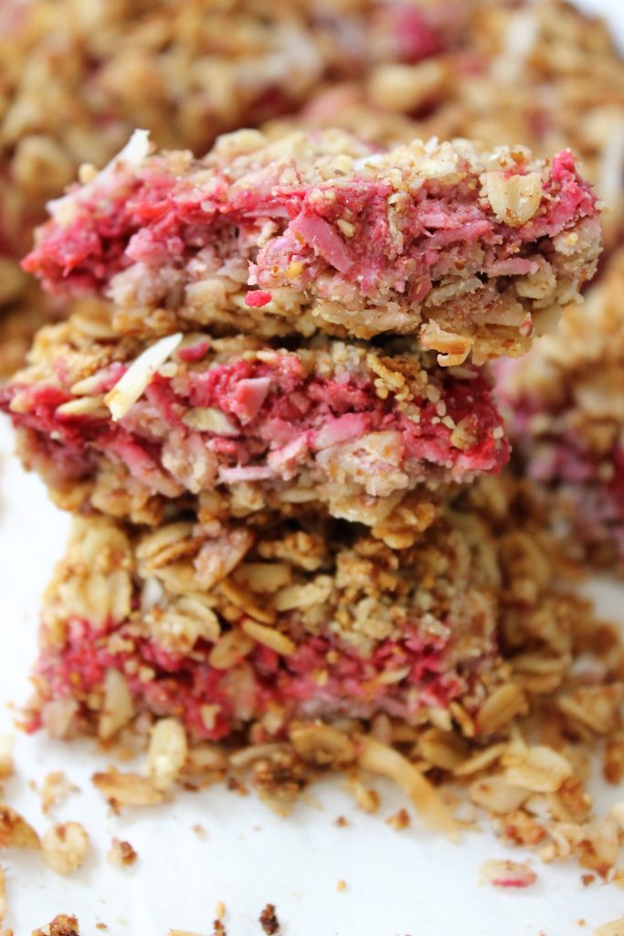easy raspbery oat crumble squares #raspberryoatsquares #glutenfreeoatsquares #raspberrydesserts
