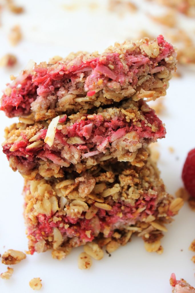 Easy Raspberry Crumble Bars Recipe! #raspberrycrumblesquares #raspberryoatsquares #healthytreatrecipes