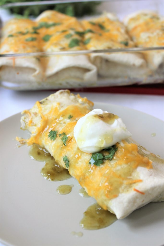 Green Chile Chicken Burritos - made with 5 ingredients including Greek yogurt. Can be gluten free and dairy free. #chickenburritos #greenchilechicken #healthymealprep